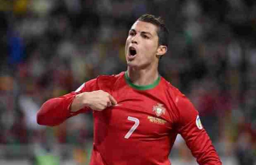 Cristiano Ronaldo scores a hat trick to send Portugal into Brazil's 2014 FIFA World Cup Finals
